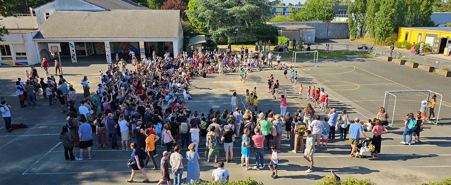 Soutien accru aux familles et à l’éducation
