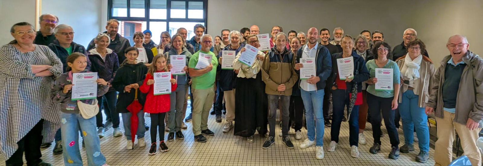 L'équipe qui a distribué la lettre aux lucéens.